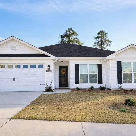 NEW MODERN Ranch-Style home — minutes from the course ! ⛳️