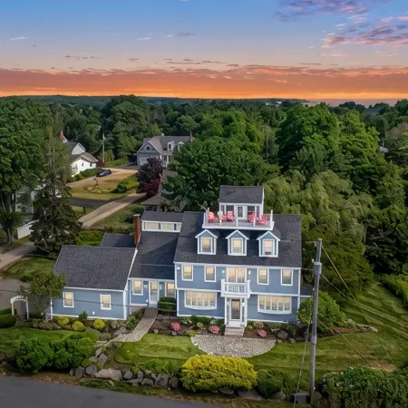 Ocean View Family Home, Game Room, Walk to Beach & Nubble Lighthouse!