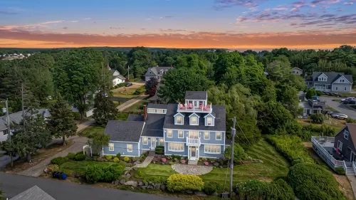 Ocean View Family Home, Game Room, Walk to Beach & Nubble Lighthouse! - 부티크