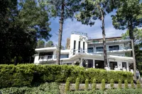 The Golden Sunrise Hotel - parking