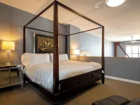 Charming 2-bedroom Loft on Santana Row with WiFi, AC - Homestays