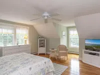 Vineyard Haven Oasis! Hotels in Tisbury