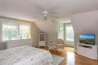 Vineyard Haven Oasis!