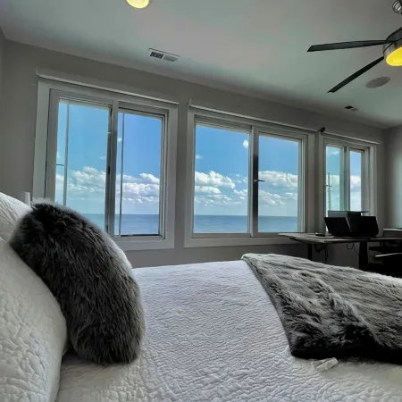 Bayfront Home w/Hot Tub