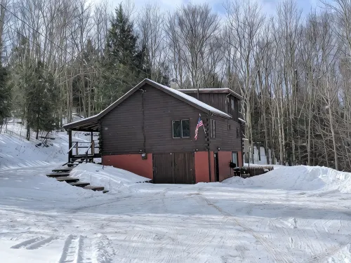 Cabin Eight-Oh-Five