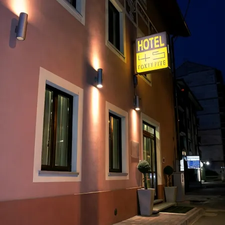 Hotel Fortyfive Отели в г. Кивассо