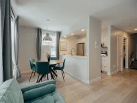 Luxurious condo in downtown Magog with wood fireplace and pool Hotels in Magog
