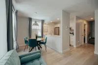 Luxurious condo in downtown Magog with wood fireplace and pool