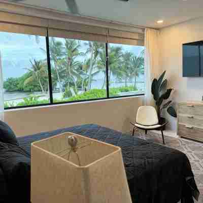 Upscale 2 bedroom beach front Villa Rooms