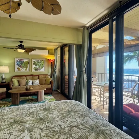 Leave Reality Behind: Kona's Ultimate Oceanfront Getaway with Top Superhost Care
