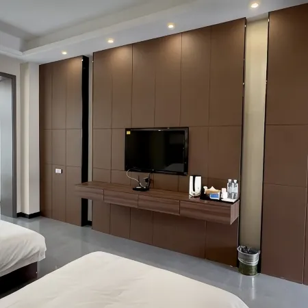Lakefront Homestay