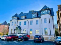 Stunning Sea Views, Family Apt; Free Parking & Gym - Apartments