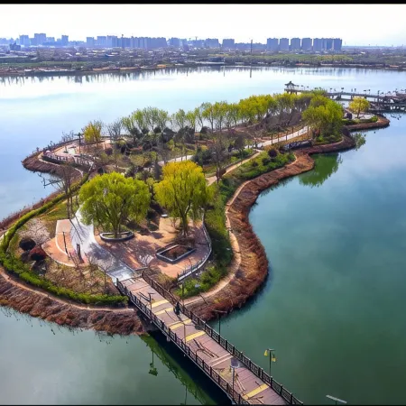 Huaxian Jinlong Business Hotel (Huayi High-speed Railway Station)