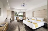 Swan River Hotel