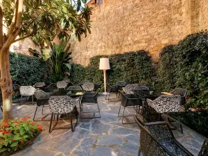Olivia Plaza Hotel