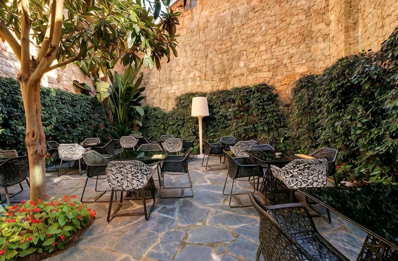 Olivia Plaza Hotel