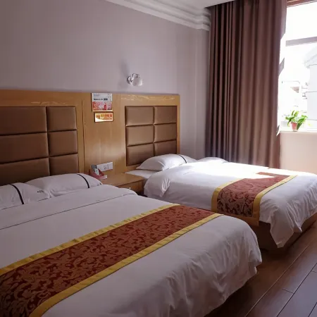 Colorful Danxia Pengxiang Hotel