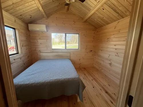 Cozy Cabin on the Canal
