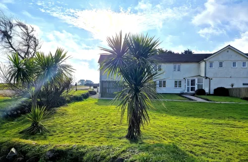 2 x 3 Bedroom houses side by side quiet peaceful location , Amazing views.
