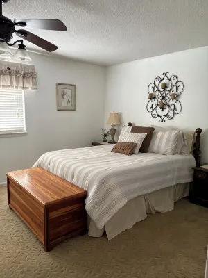 Riverbend - 2 Bedroom waterfront condo with spectacular views!!