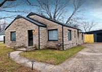 Charming house, sleeps plenty with Hot Tub and large backyard and fire pit - Wifi