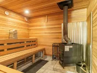 Lake Ariel Winter Getaway: King Bed, Fireplace, Wood Burning Sauna, Skiing Views Hotels in Lake Ariel
