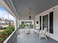 Charming 1-bedroom condo in idyllic Washington~Walk to Waterfront! Ξενοδοχεία στην πόλη Washington