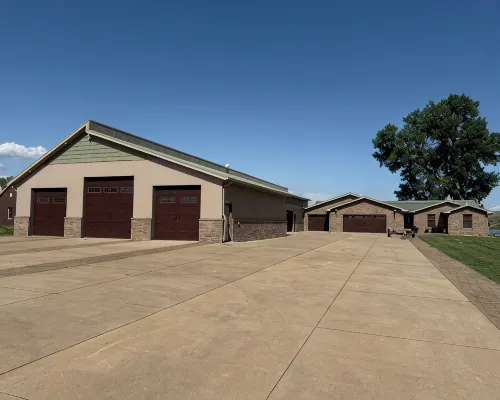 Gorgeous 6-bedroom, 5 bath house with magnificent view of the river in Ft Pierre Hotels in Stanley County