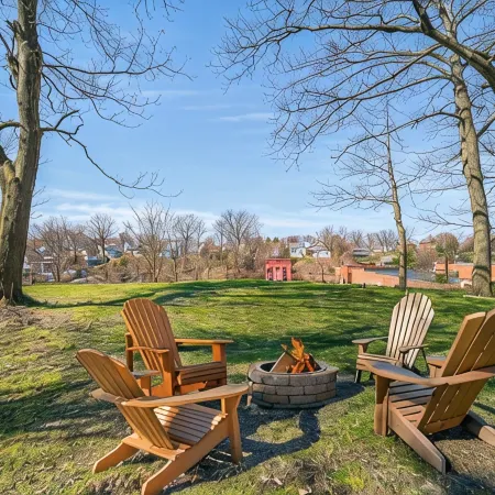 Lakeview Modern Stay Near Beaches, GOTL, and Spire