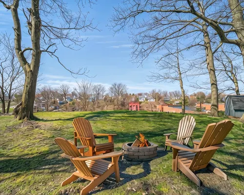 Lakeview Modern Stay Near Beaches, GOTL, and Spire Hotels in Ashtabula