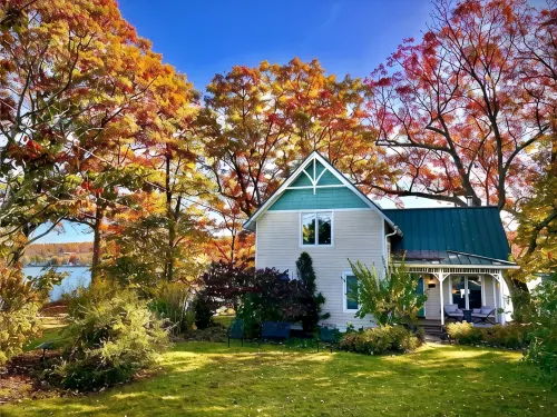 Charming Finger Lakes cottage with 3 levels of lakefront views for all seasons - balcony