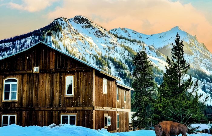 Luxury Yellowstone Chalet - Mountain Views With Jacuzzi & Sauna!