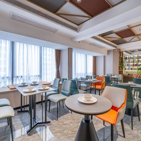 Journey Hotel (Yichang Three Gorges Tourist Center Wanda Plaza Branch)