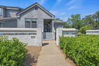 Sea Pines-Lake Forest, Stunning Lagoon View, On-Site Pool and Pickleball/Tennis -  Holiday Villas