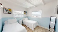 Oceanview 3-Bdrm Home Steps from Beach!  Heated Pool & Hot Tub.  Sleeps 6. - Bungalows