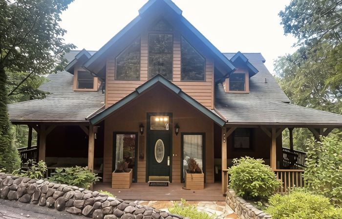 3 level cabin on Mt Mitchell golf course