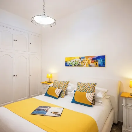 Cozy house with sea view, terrace and private parking