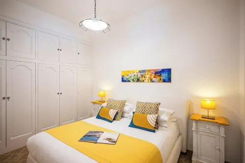 Cozy house with sea view, terrace and private parking