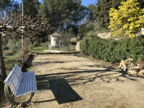 Charming country house in the Provencal countryside among vineyards and olive trees - Family