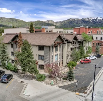 Downtown Western Oasis - Walking Distance To Everything! OLD TOWN RESIDENCES!! - 4-Star