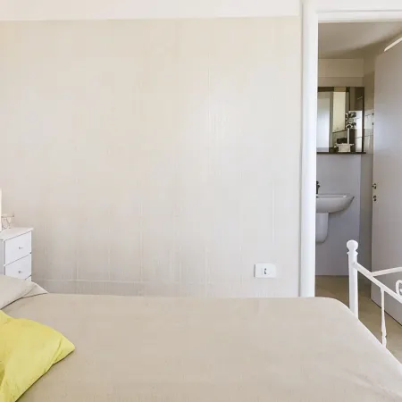 Swan villa with private pool, absolute privacy