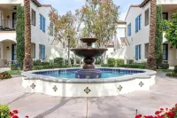 Single story Luxurious 1 BR 1 BA Kitchen Living Resort Pools Gym