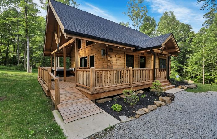 Private Cabin with Hot Tub, Massage Chair, Pool Table, TT & Arcade Games