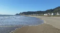 Beautifull ocean & beach views; 5 minutes walk to beach; WiFi; Casino near by - Homestays