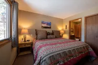 Beautifully Furnished, Clean, Cozy Cabin Next to Rocky! Walk to Rmnp & YMCA - شاليه