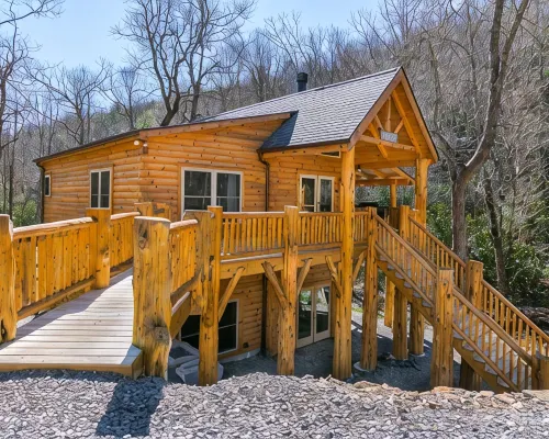 LOG HOME - NEXT TO CREEK / FIREPLACE / HOT TUB / HIKING TRAILS / PET FRIENDLY Hotels in Broad River