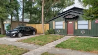 Up to 10 guests - Just min to Clearwater Beach & Indian Rocks Beach