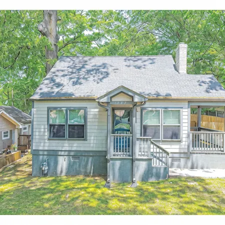 Lovely 3BR 3BA Home minutes from Airport/Downtown Atlanta