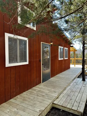 Charming cabin with WiFi and AC in delightful Eldon - Hytter