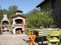 Villa in the green with private pool, garden, wi-fi for families and groups Hotels in Gallicano